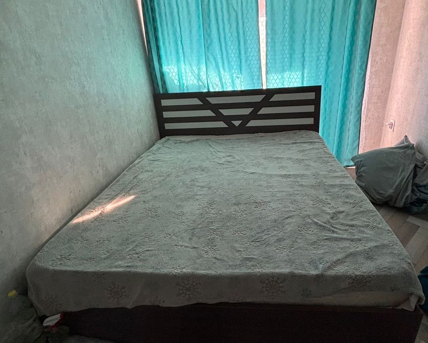 Кровать с матрасом