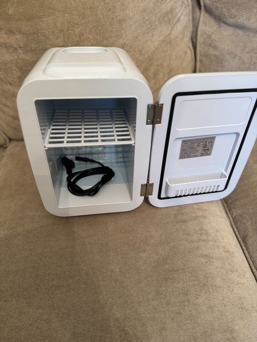 Frigider cosmetice/ mini frigider
