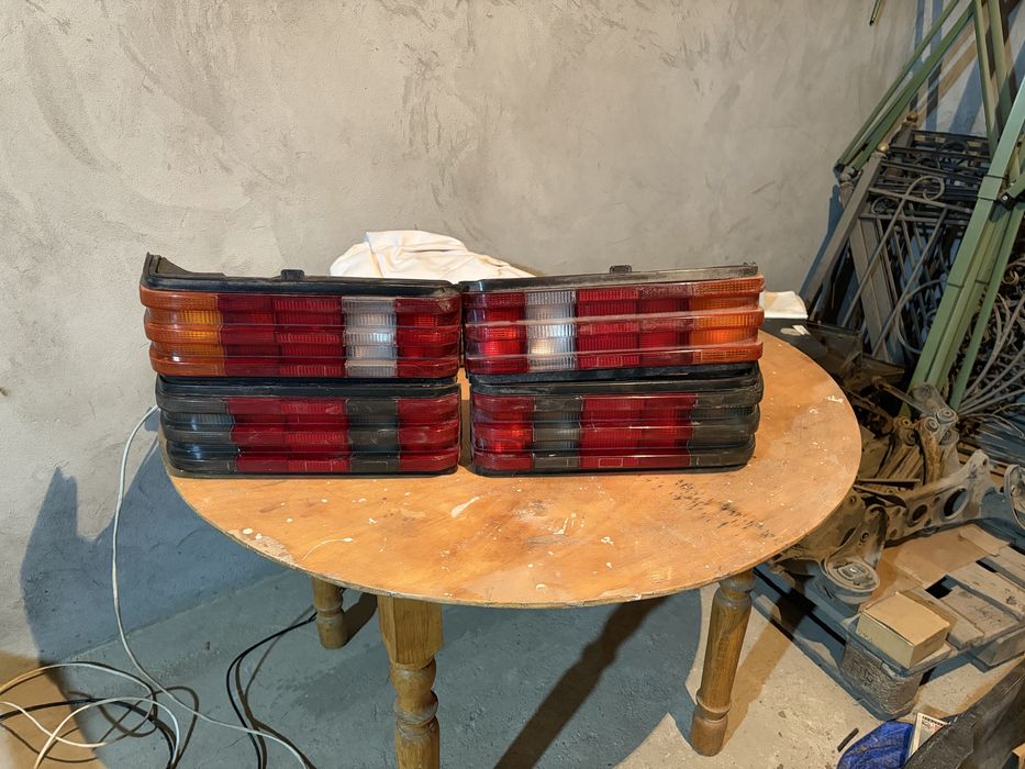 Задний фонари на 190 мерс