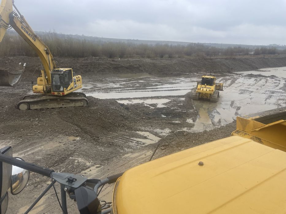 Inchiriez Dumpere Excavatoare Buldozere Autogreder compactoare