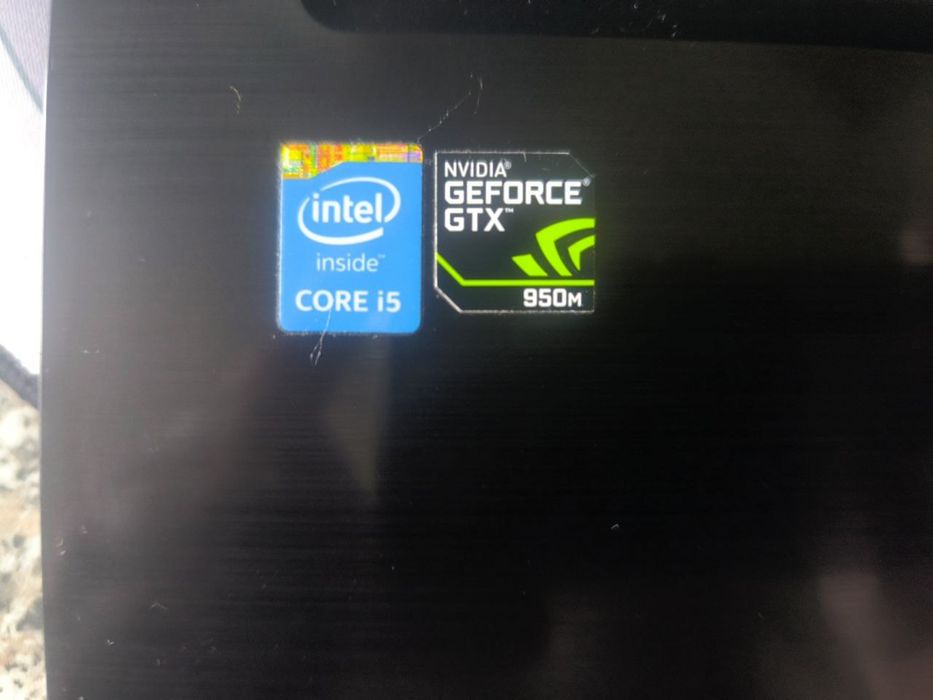 Ноутбук ASUS в идельном состоянии.