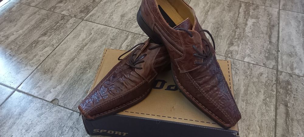 Pantofi model deosebit!