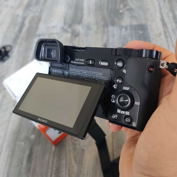 Sony A6000 + 2 обективa Sony SEL 16-50mm f/3.5-5.6 PZ обектив Sony SEL 55-210mm