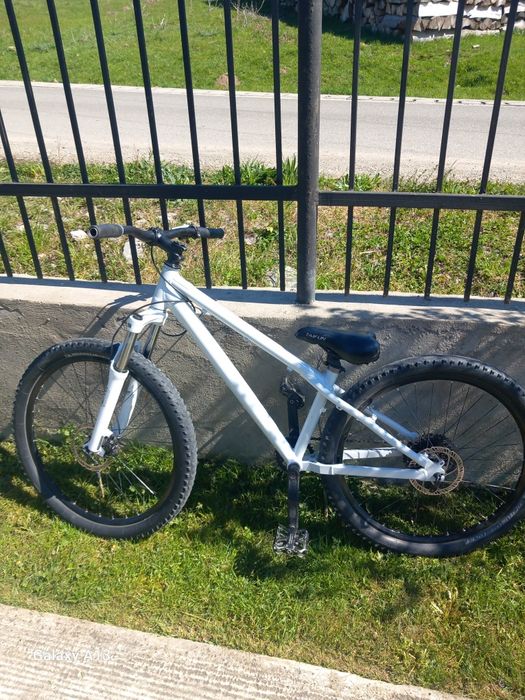 Dirt bike întreg sau pe piese