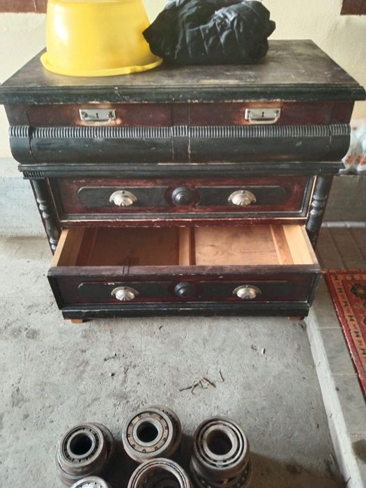 Старинный комод ручной работы