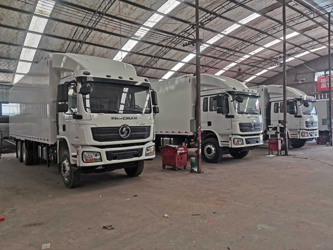 Шакман l3000. Shacman l3000 6x4. Шахман l3000 6x4. Shacman l3000. Shacman l3000 салон.