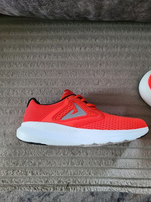 Кросовки Демикс 42 размер новые