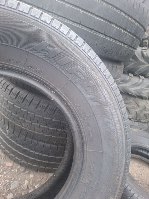 Vand 2 anvelope 225 70 15 C bune fara defecte