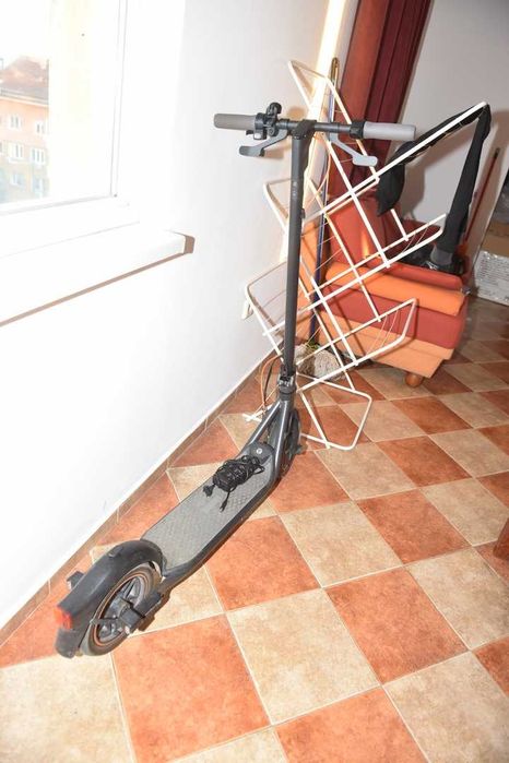 Продавам Segway-Ninebot F40I – с мигачи, гуми 10", отлично състояние