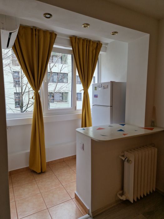 Inchiriez garsoniera  nemobilata, prima inchiriere, Titan