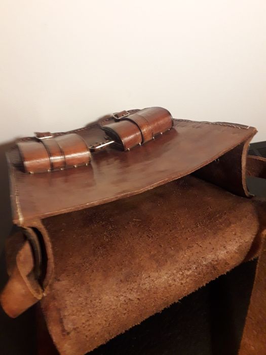 Veche geantă de bărbati din piele de bovine