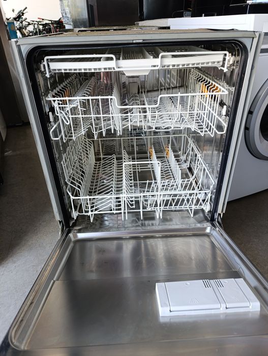 Съдомиялна за вграждане Miele XXL