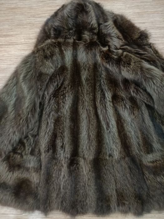 Продам шубу из меха енота