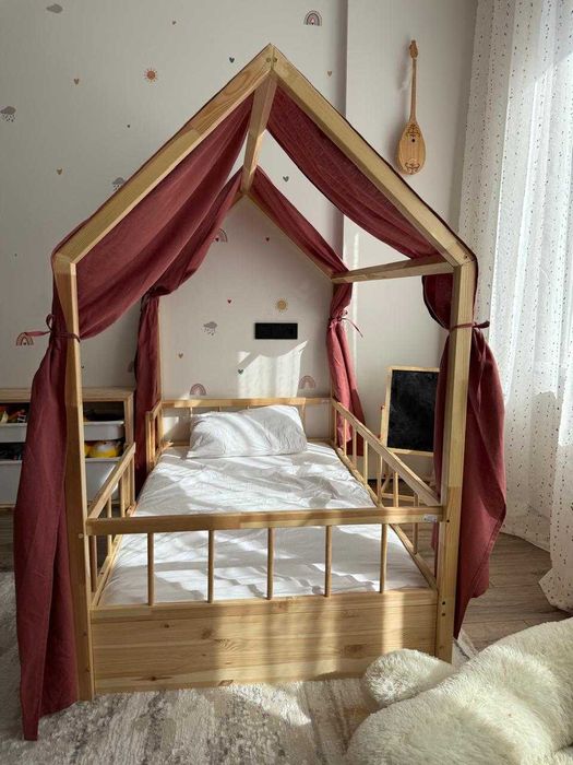 Кровать детская деревянная