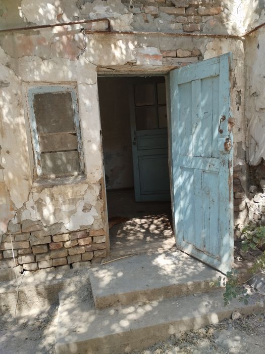 КОГОН,Шахар , Вохрни олдида катта Уй сотилади ,