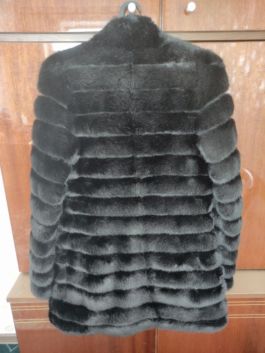 Продаётся шубка (шуба) из искусственного меха. Размер 48-50.