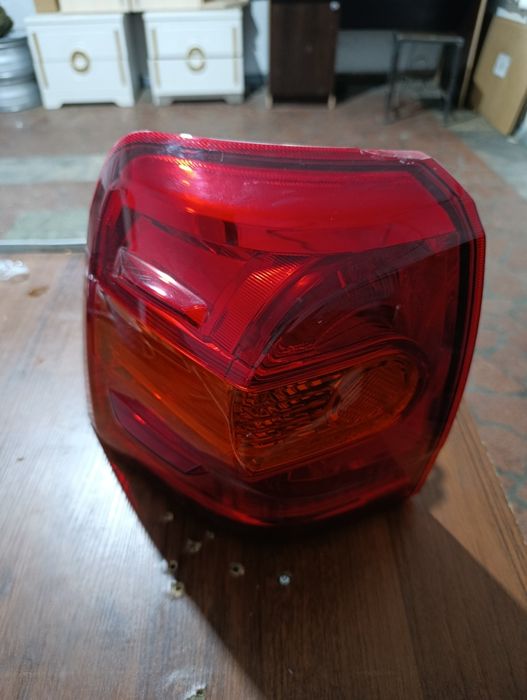 Задний Левый плафон land cruiser 200