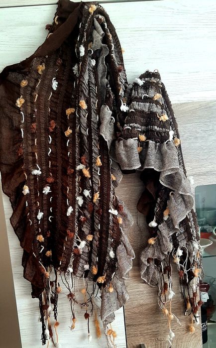 Ефектен ,дълъг шал и Фин ,рошав шал,фин ,шапка