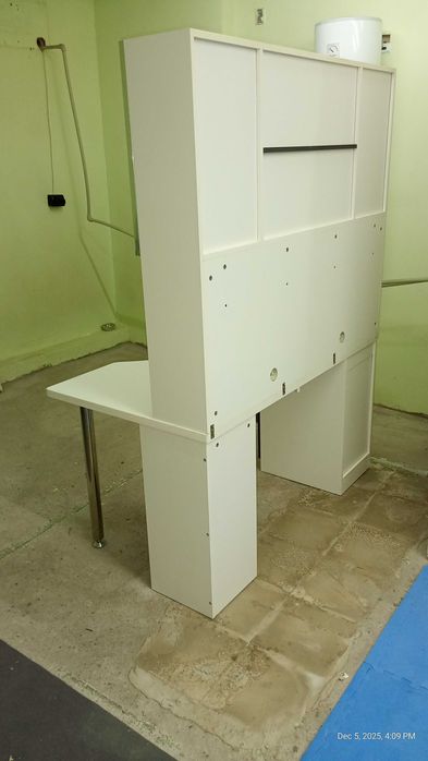 Бяло ъглово бюро