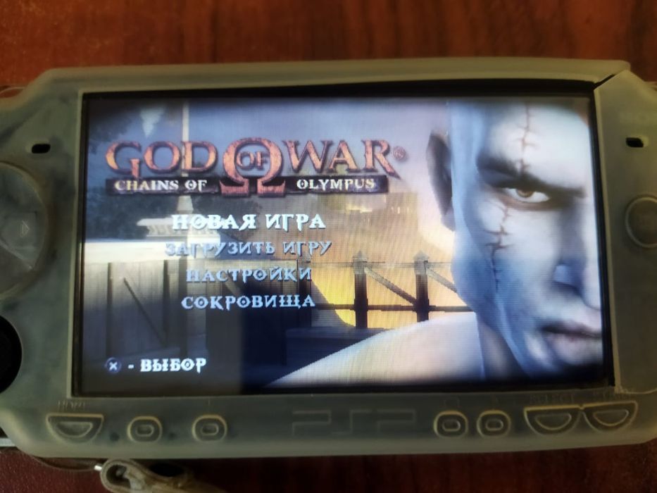 Продам портативную приставку psp 2000