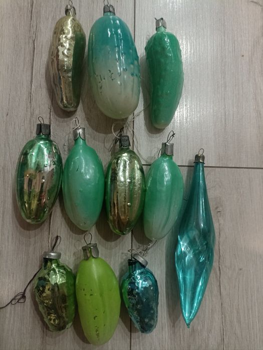Ёлочные игрушки, огурцы