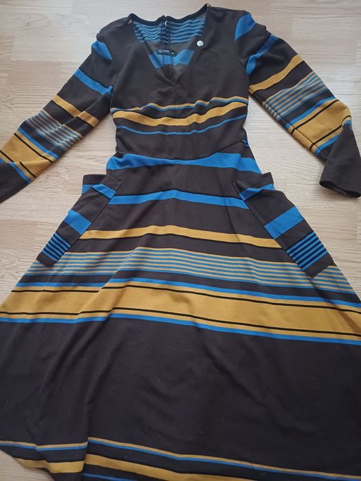 Рокля Lucy с ефектни джобове