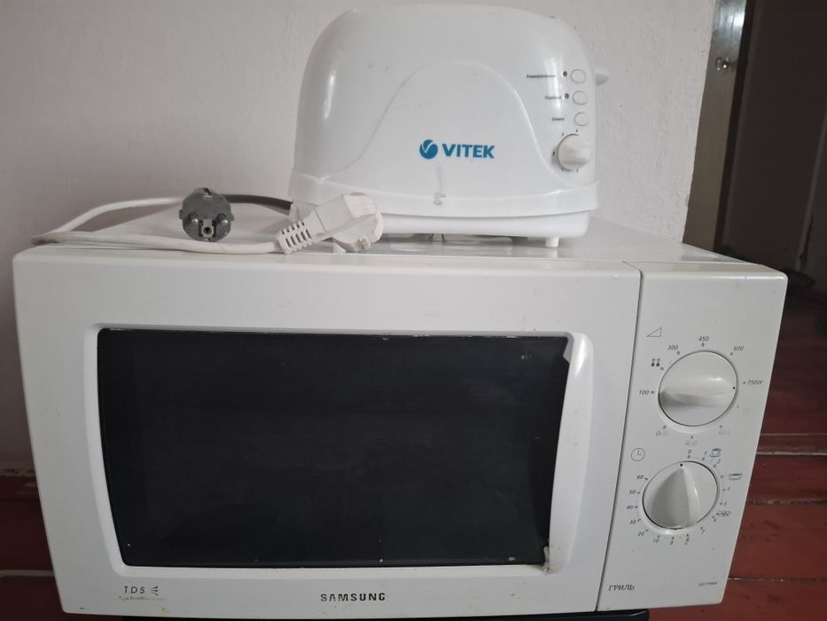 Тостер мен микроволновка