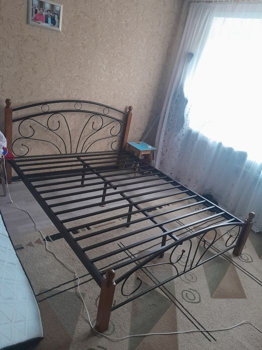 Продам Кровать двуспальную