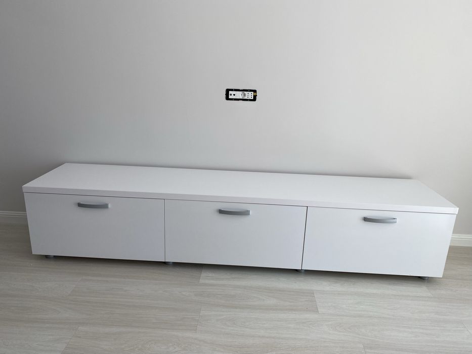 Comoda TV + 4 corpuri suspendate