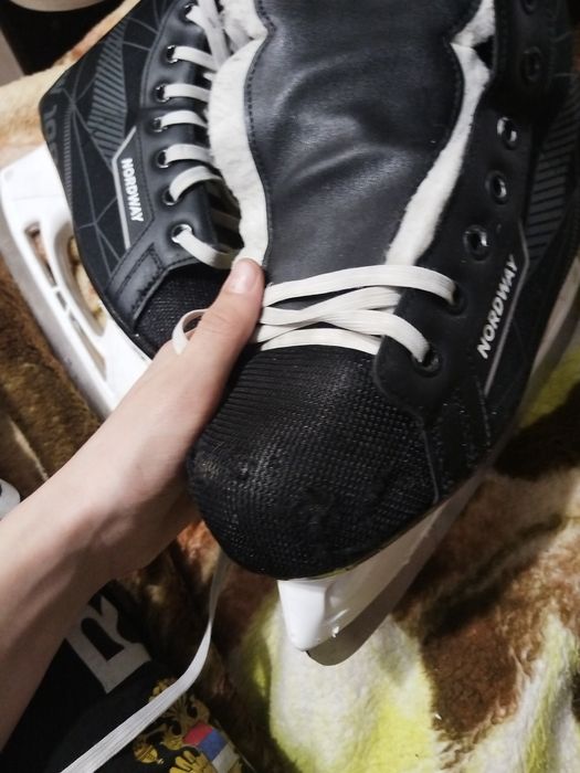 Продам коньки 40р