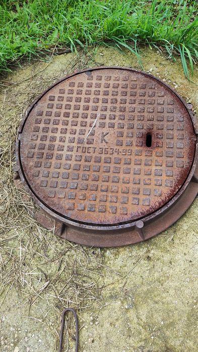 Люк железный от колодца