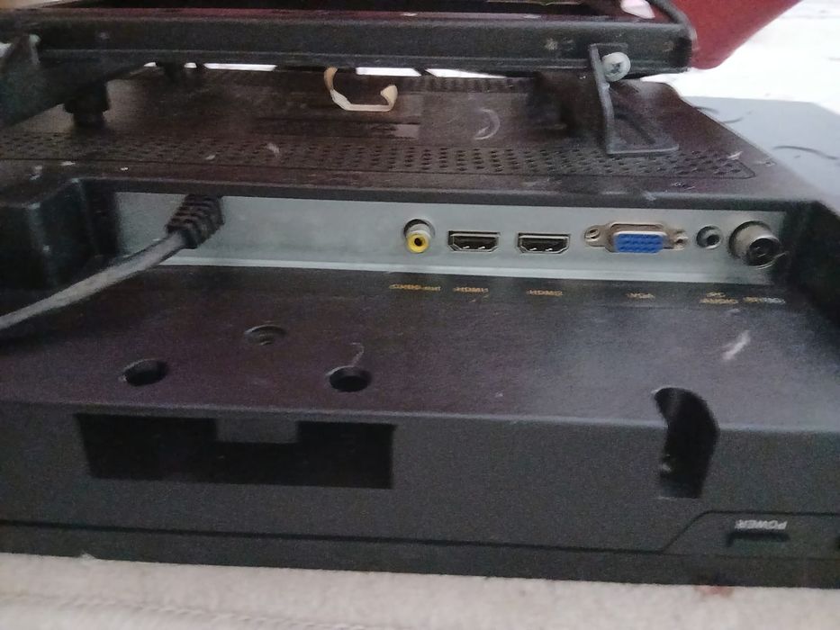 lED телевизор  81 см