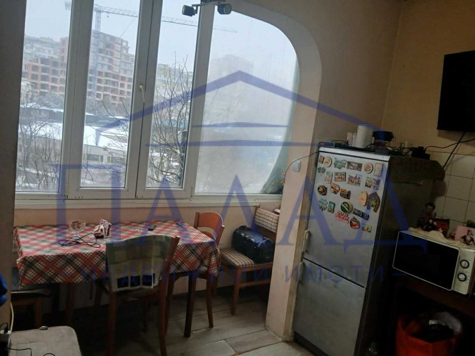 кв.Младост-хол,спалня и кухня