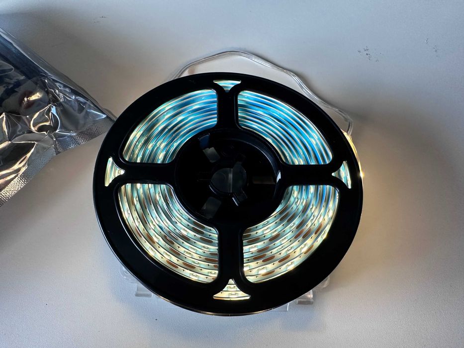 Pachet banda LED 3m – 3 bucati + 2 gratis, 180 led, telecomanda