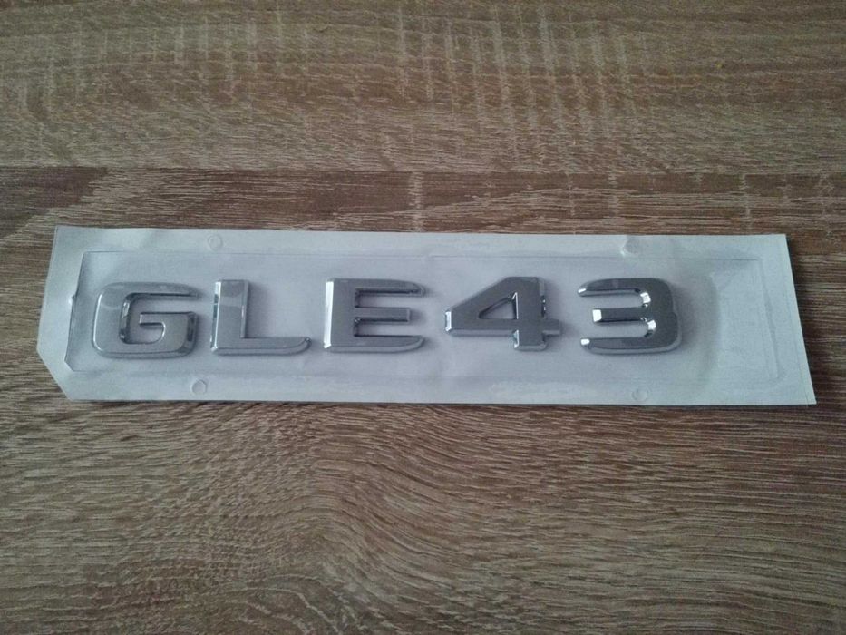 сребрист надпис Mercedes Benz GLE 43