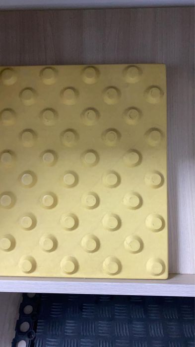 Тактильные плитки из бетона