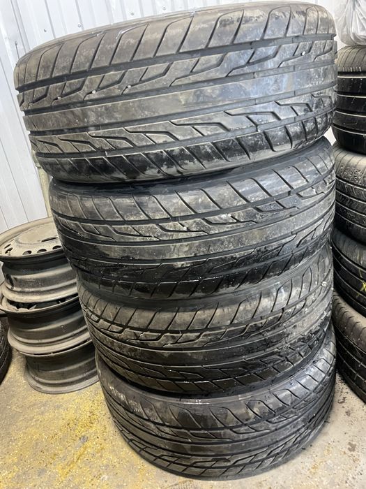 265/40 R22  Rataton