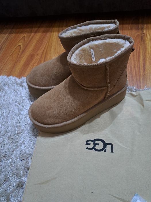 Botine UGG cu blanită