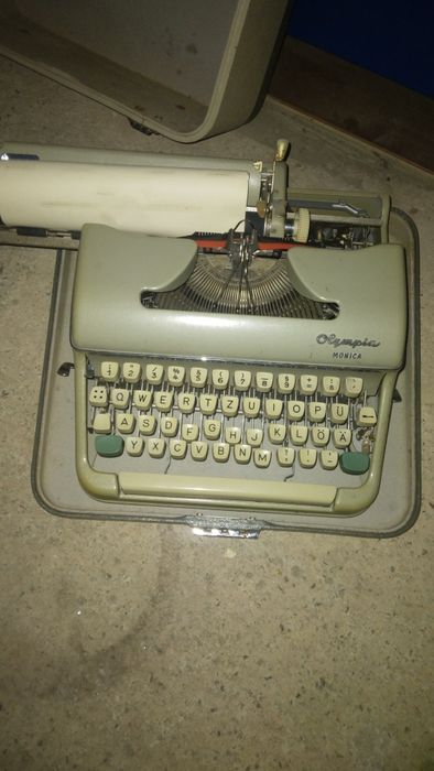 Ретро пишещи машини