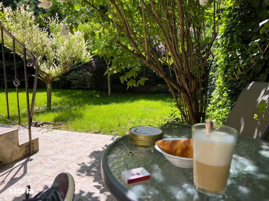 Apartament in vila cu curte la 50 metri de parc.