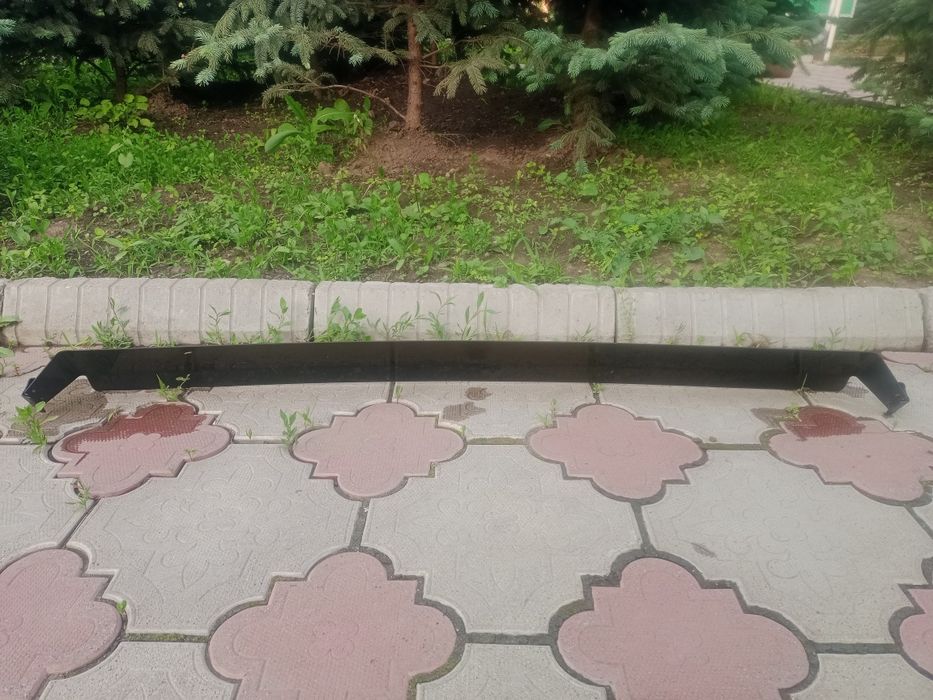 Продам спойлер (ветровик) на ВАЗ - 2109