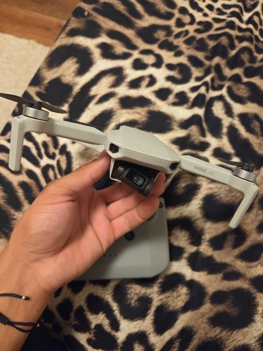O drona dji 4 k mini