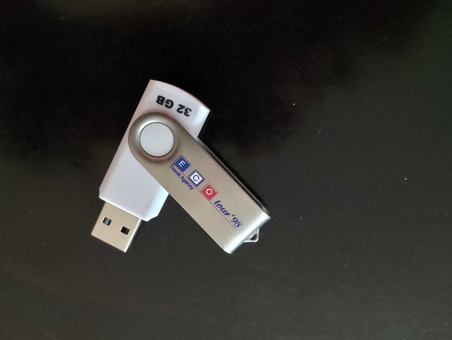 Продавам флашка 32 GB