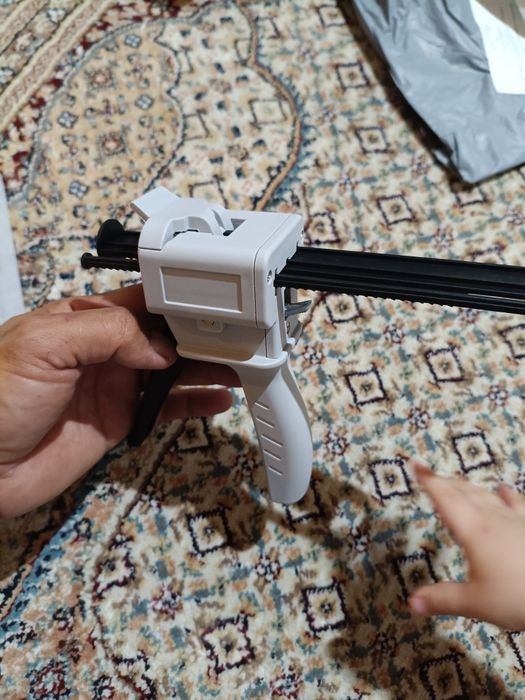 Пистолет для двух компонентного клей