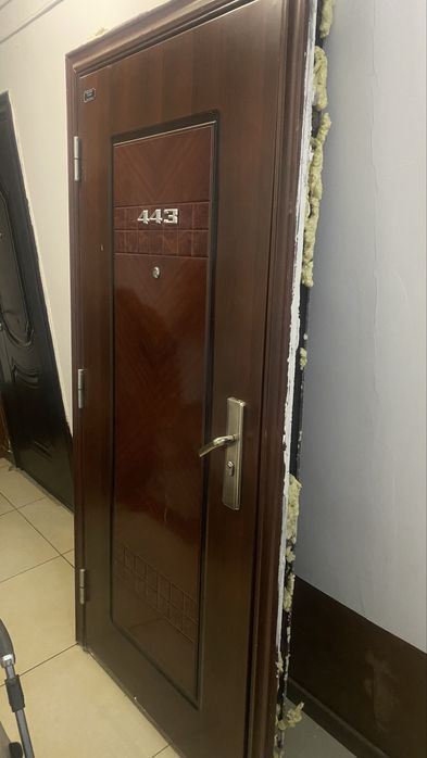 Продам входную дверь