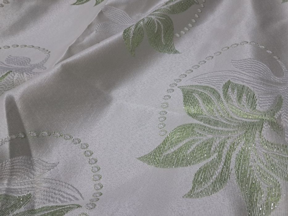 Шторы две штуки зеленовато блестящие.