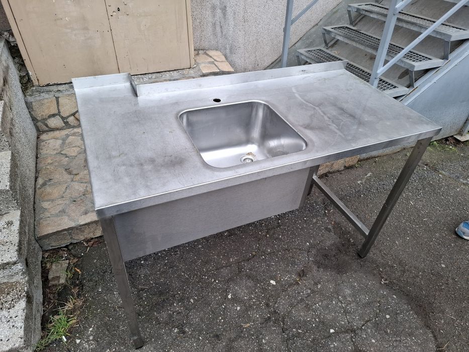 Маса от неръждаема стомана с мивка