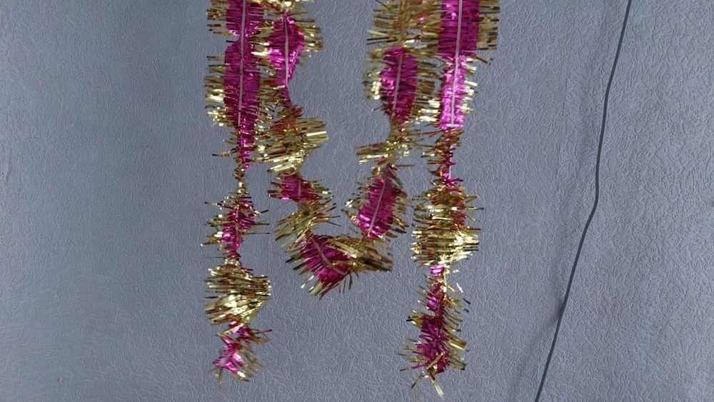 Новогодняя мишура разная.