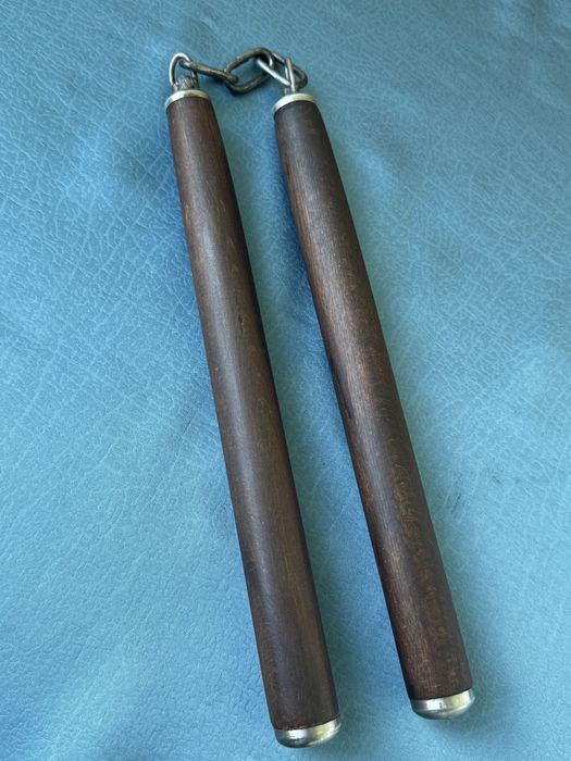 Старо дървено нунчаку