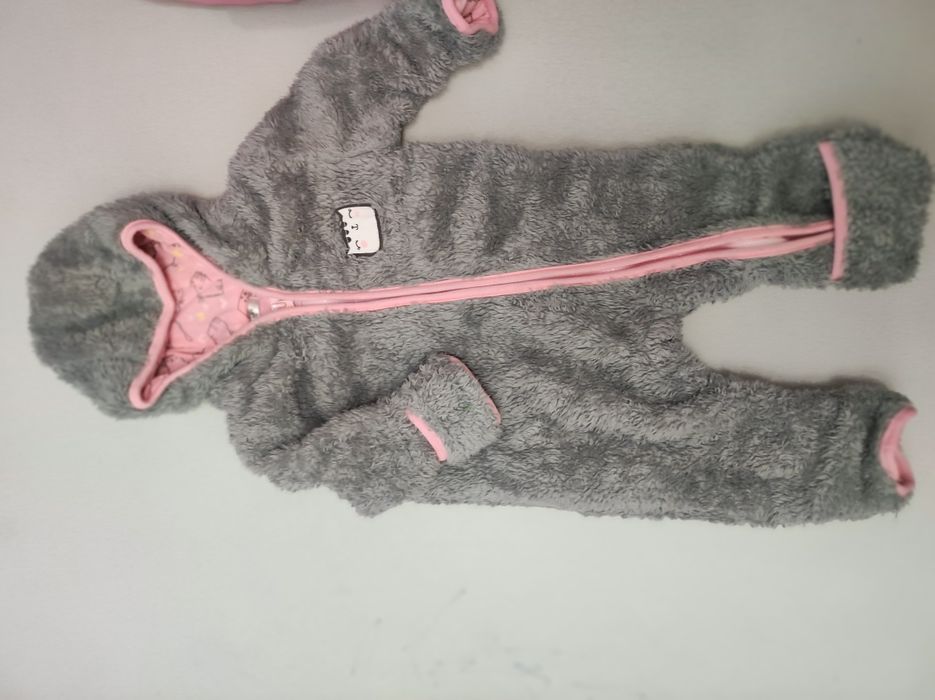 Vând combinezoane diferite dimensiuni